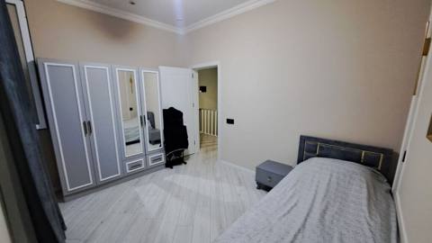 Gənc otağı mebeli – satılır Komplekt: - 4 qapılı şkaf: ortada — Tovarlar