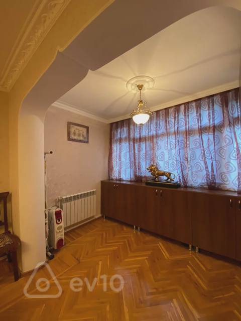 4 otaqlı mənzil, 100 m², Neftciler.M — kirayə — Баку