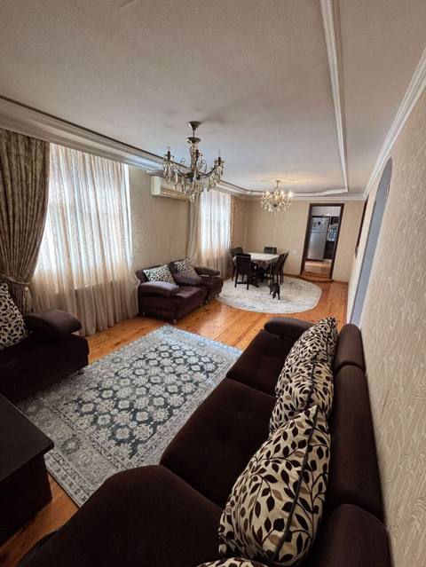 Geniş və işıqlı 3 otaqlı 105 m2 mənzil Bakı şəhəri, Yeni Yasamal — Baku