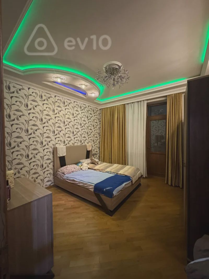 For sale: 2-room apartment (old building), 75 m² — Mənzil, Bakı (6)