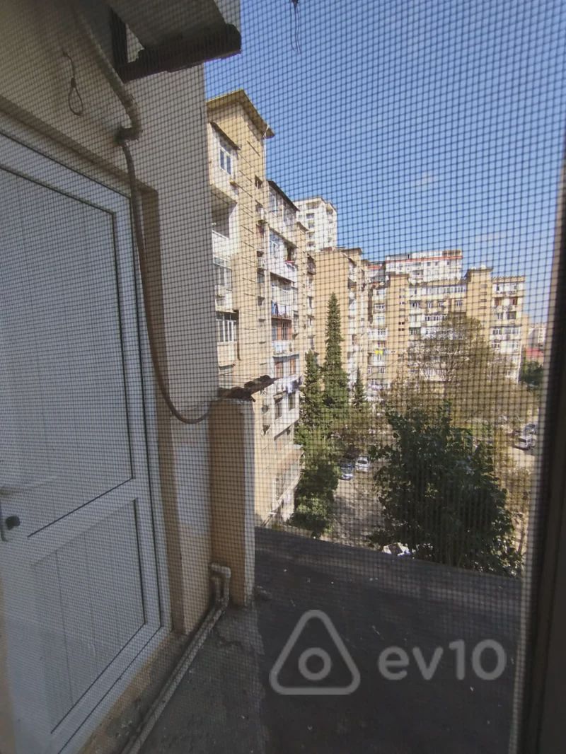 For sale: 4-room apartment (old building), 104 m² — Mənzil, Bakı (12)