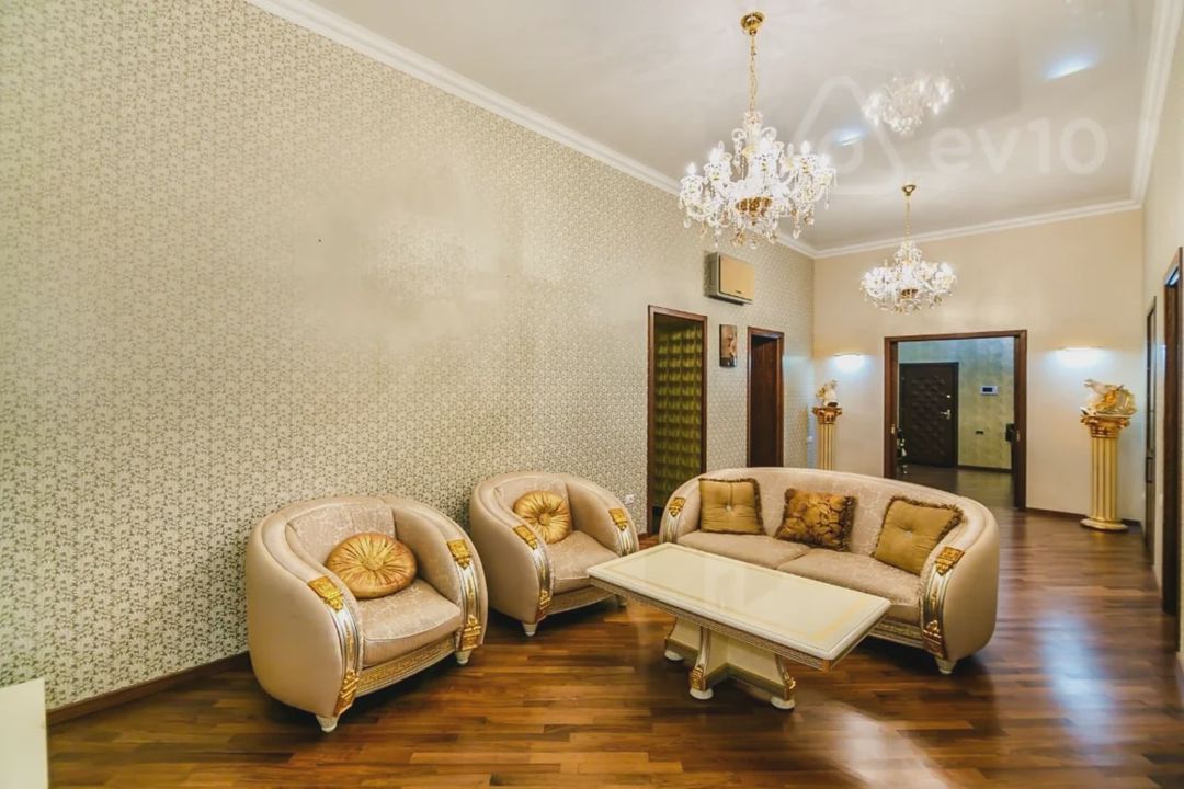 For rent: 4-room apartment (old building), 220 m² — Mənzil, Bakı (12)