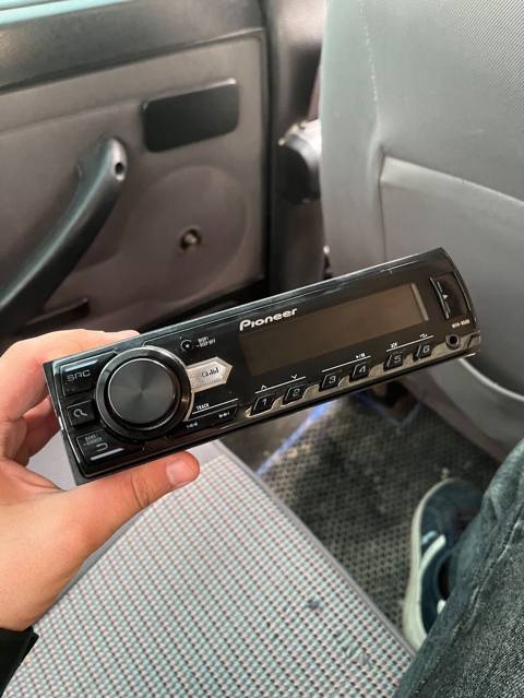 Pioneer MVH-85UB avtomobil maqnitofonu - 1-DIN ön panel, iri səs — Qobu