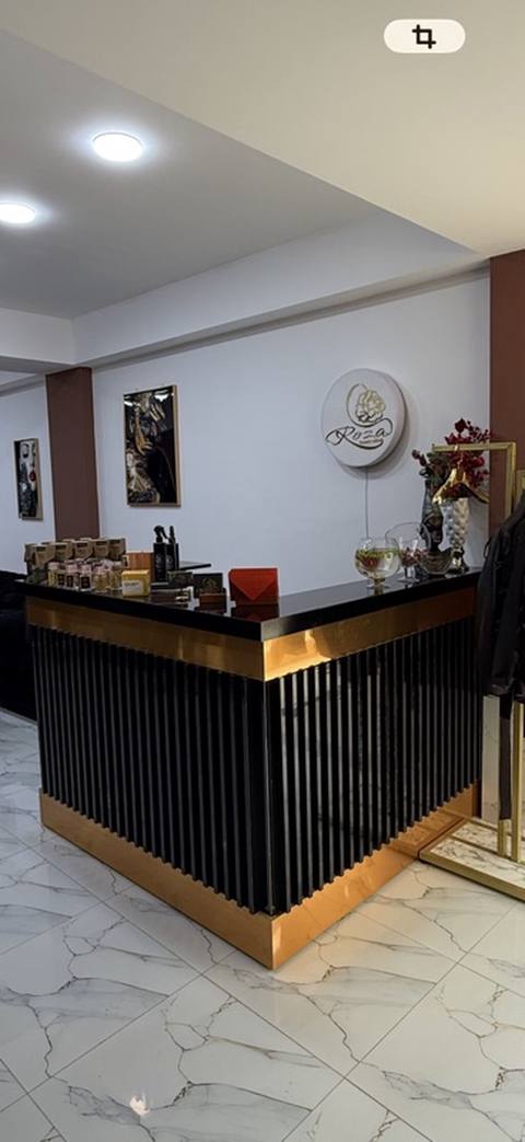 Qara-qızılı resepsiyon/qarşılama stolu - Dizayn: Qara parlaq üst — 450 ₼ · Масазыр · Ofis mebeli Qara-qızılı resepsiyon/qarşılama stolu - Dizayn: Qara parlaq üst — Масазыр