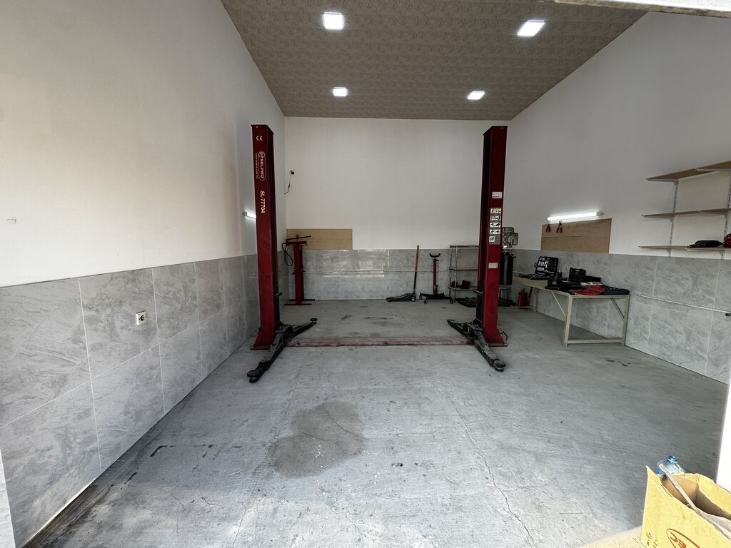 Məmmədoğlu servisə universal usta tələb olunur Ünvan: Binə Atçılıq — Digər, Digah (2)
