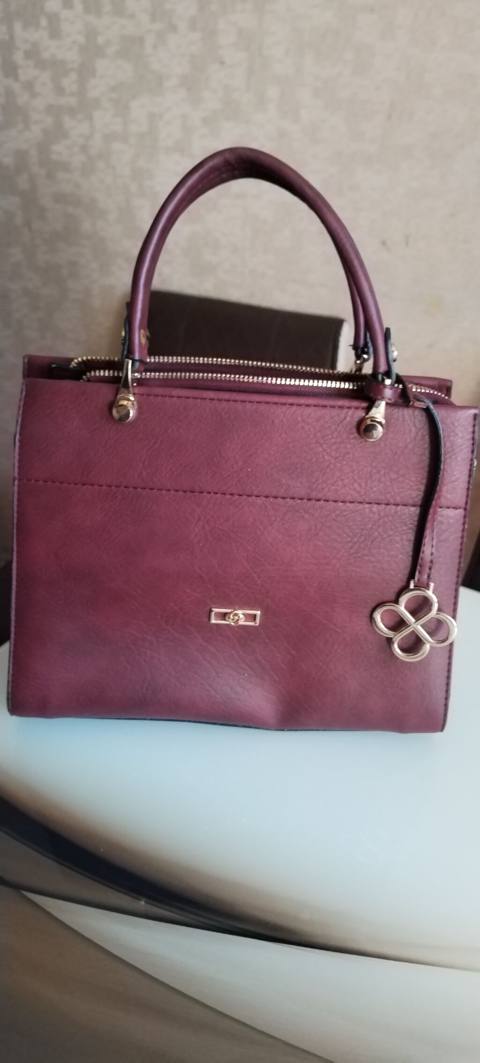 Bordo rəngli qadın əl çantası - Material: dərini xatırladan, hamar — 15 ₼ · Bakı · Çantalar, çamadanlar, cüzdanlar Bordo rəngli qadın əl çantası - Material: dərini xatırladan, hamar — Bakı