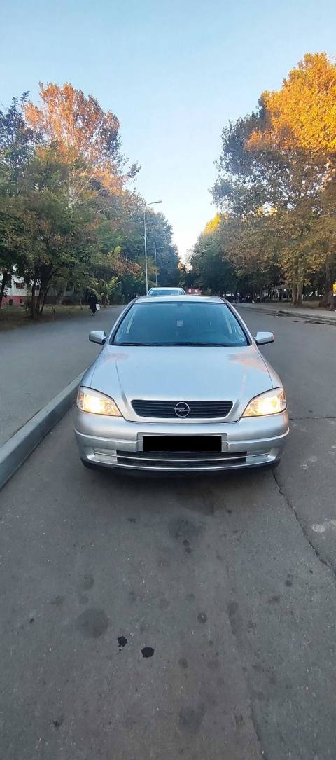 Opel Astra: 1.6 l 1999 il 239000 km Sedan — Yevlax