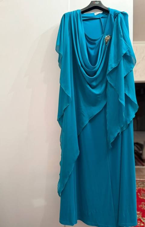 Zümrüd-mavi rəngdə zərif ziyafət geyimi - Model: axıcı kəsimli — Bakı