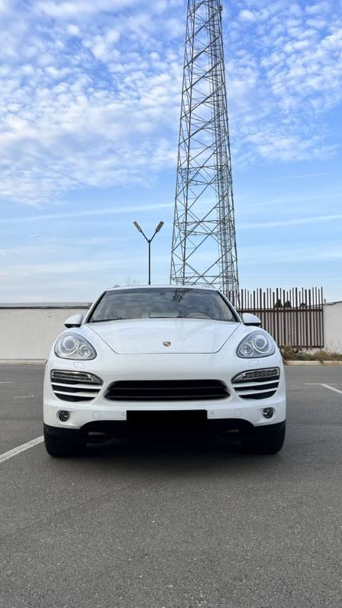 Porsche Cayenne təqdim olunur. Ağ rəngli premium sinif SUV modeli — 37 500 ₼ · Гянджа · Avtomobillər Porsche Cayenne təqdim olunur. Ağ rəngli premium sinif SUV modeli — Гянджа