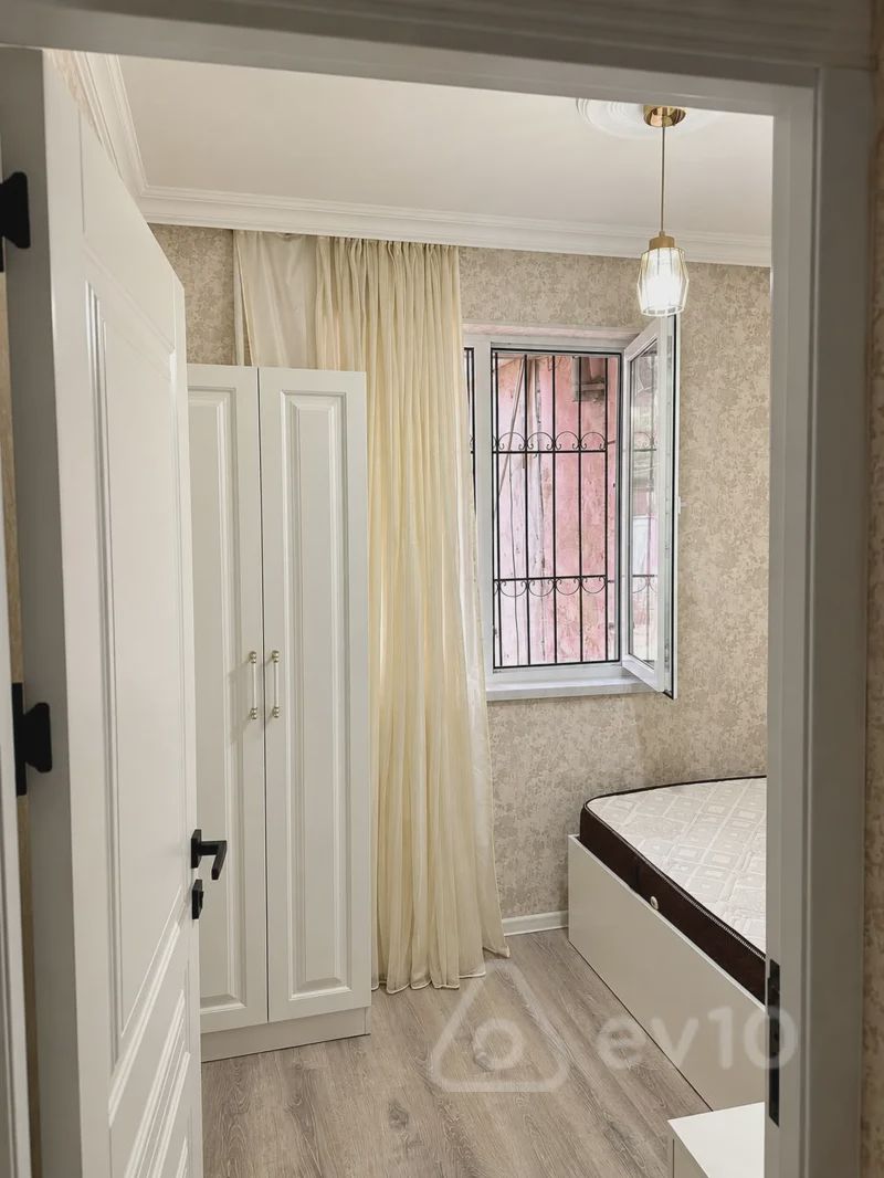 For sale: 2-room apartment (old building), 35 m² — Mənzil, Bakı (4)