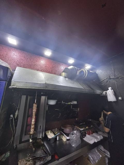 2havalandırma bir yerdeDoner/kabab restoranı üçün peşəkar mətbəx — Сангачал