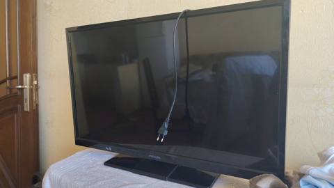 Regal LED televizor Pultt Yoxdurr Itıb - Təxminən 32 düym ekran ölçüsü — Мехдиабад