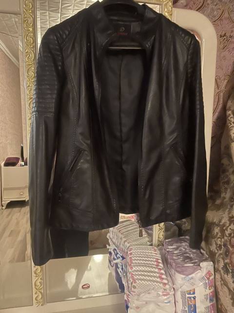 Qara rəngli qadın gödəkçəsi. Model zərif və müasir üslubda hazırlanıb — 10 ₼ · Baku · Jaketlər Qara rəngli qadın gödəkçəsi. Model zərif və müasir üslubda hazırlanıb — Baku