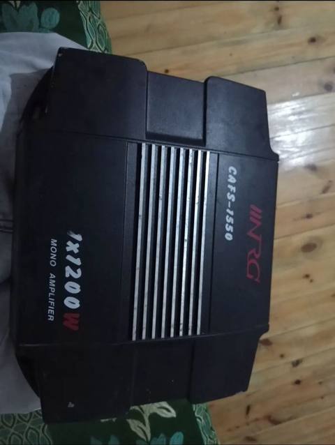 Mtrq CAFS-1550 mono avtomobil gücləndiricisi satılır. Model üzərində — Elektronik
