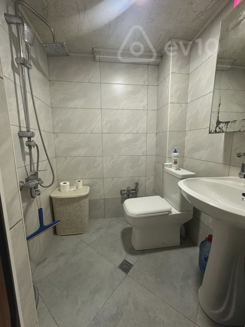 For sale: 2-room apartment (old building), 35 m² — Mənzil, Bakı (6)