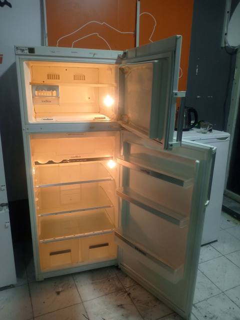 Siemens iki qapılı soyuducu, üst dondurucu bölmə ilə. Model — 260 ₼ · Баку · Soyuducular Siemens iki qapılı soyuducu, üst dondurucu bölmə ilə. Model — Баку