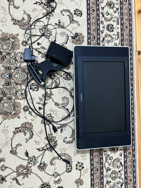 Sony Bravıa LCD televizor satılır. Şəkillərdə görünən komplektə — Баку