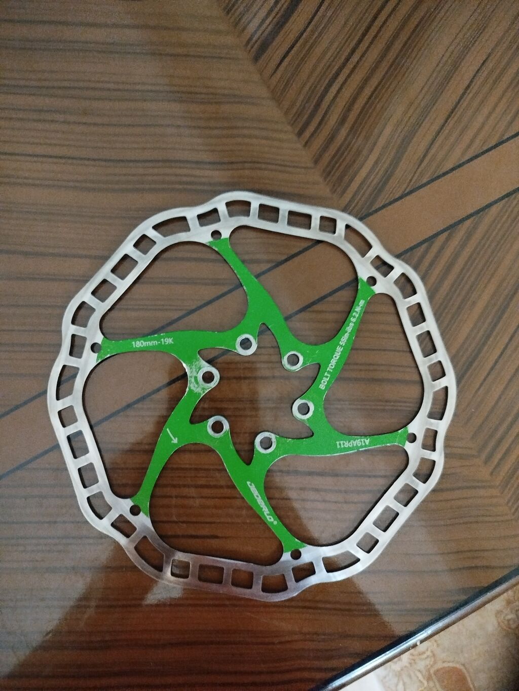 Velosiped üçün disk əyləc rotoru 180 mm. Rotorun üzərində — Əymə sistemi, Saray