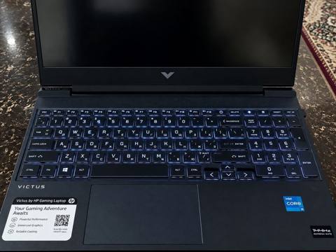 HP Victus gaming noutbuku. Şəkillərdə görünən model qara rəngdədir və — ლეპტოპები