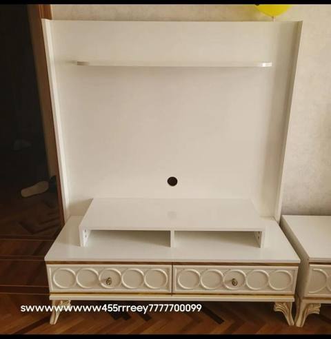 Tv stend.qiymet 50 man.uzeri masin boyasi yeni kimi.unvan yeni — Мебель