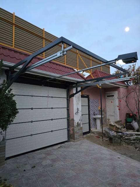 Yeni Dəmir Qaraj darvazası, Seksional, Mexaniki, rəng - Ağ, Qapı ilə, Kredit yoxdur, Ödənişli quraşdırma, Pulsuz çatdırılma — Baku