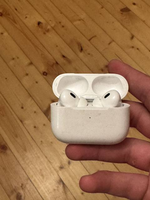 İşlənmiş Simsiz (Bluetooth) Qulaqcıqlar, Apple, rəng - Ağ — 25 ₼ · Baku · Qulaqcıqlar İşlənmiş Simsiz (Bluetooth) Qulaqcıqlar, Apple, rəng - Ağ — Baku