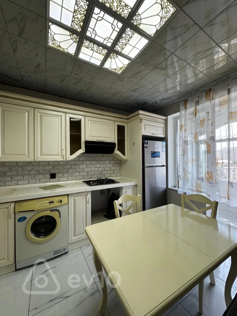 For rent: 2-room apartment (old building), 60 m² — Mənzil, Bakı (11)