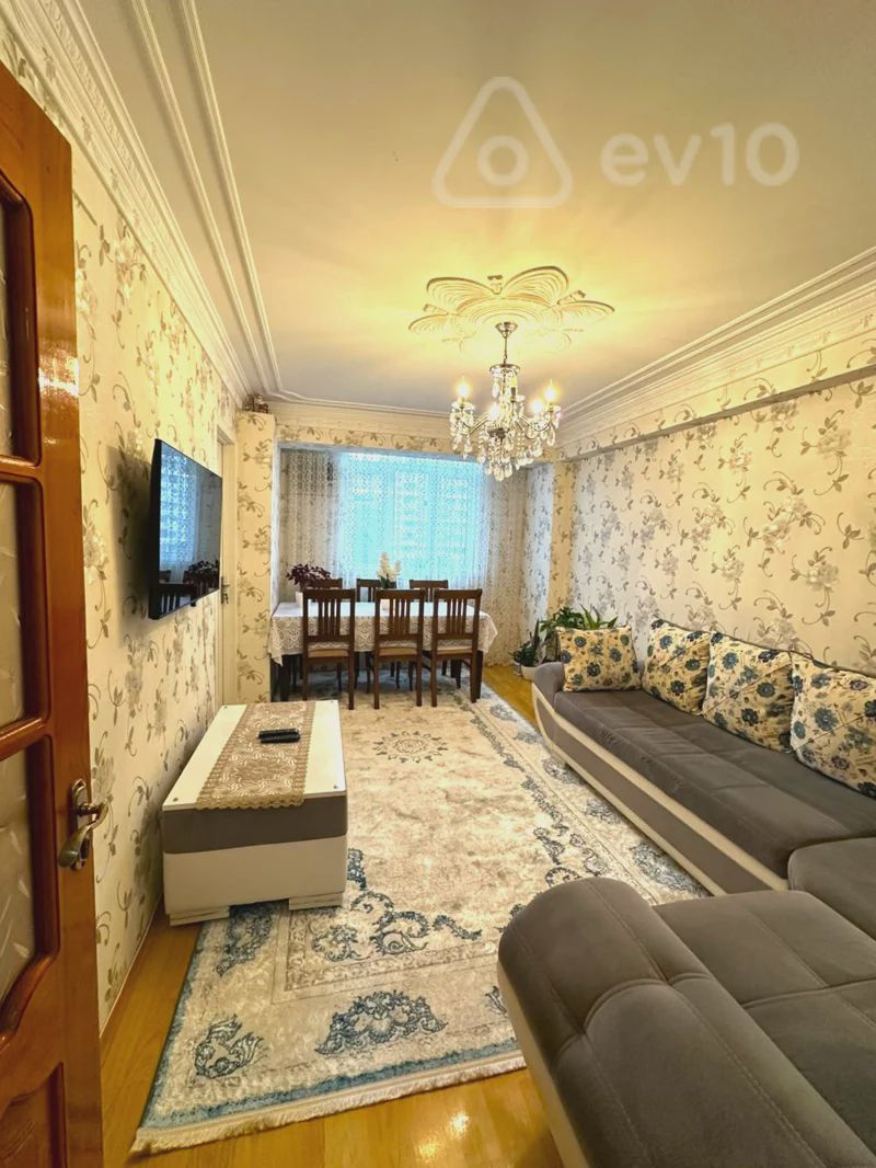 For sale: 2-room apartment (old building), 40 m² — Mənzil, Bakı