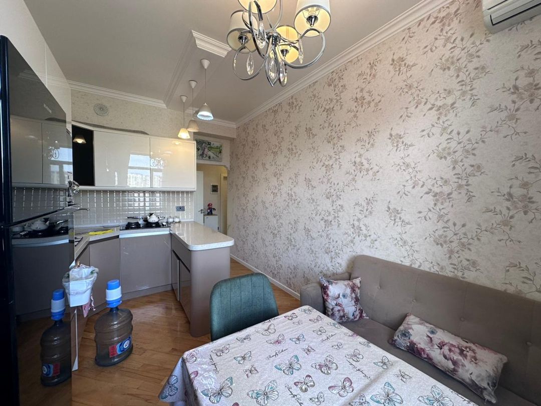 For sale: 2-room apartment (old building), 82 m² — Mənzil, Bakı (3)