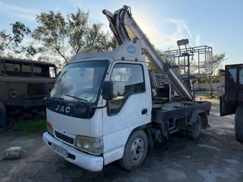 JAC avtomaşın əsaslı səbətli avtokran (avtokaldırıcı) kran -12m — Otomobil