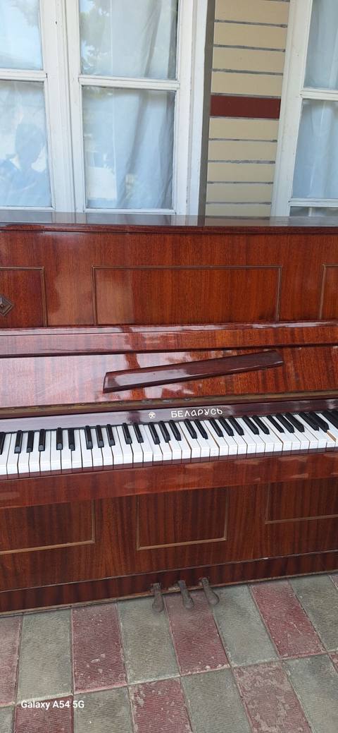 Belarus markalı akustik pianino. Klassik upright (şaquli) — Дигях