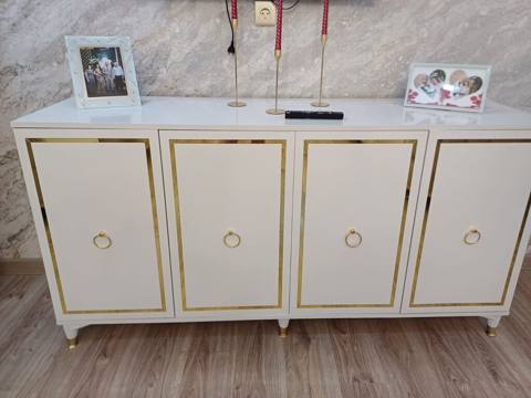 Ağ-qızılı klassik konsol/TV altlığı - Dizayn: Ağ rəngli korpus — 350 ₼ · Баку · Televizor altlıqları və standlar Ağ-qızılı klassik konsol/TV altlığı - Dizayn: Ağ rəngli korpus — Баку