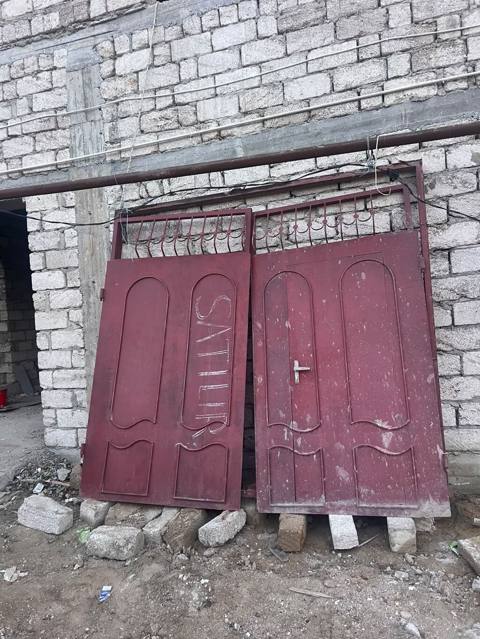 Darvaza 270/260sm 450azn Qaracuxur 1727 leliMetall darvaza dəsti — Дигях