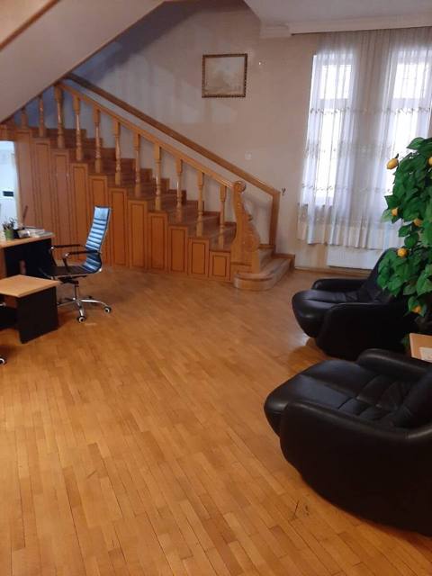 Satılır 11 otaqlı həyət evi/bağ evi 600 m² — 1 750 000 ₼ · Bakı · Ev, villa Satılır 11 otaqlı həyət evi/bağ evi 600 m² — Bakı