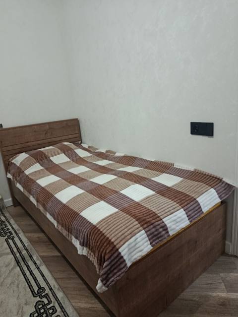 İşlənmiş, Təknəfərlik çarpayı, Bazasız, Matras ilə, Siyirməsiz — Сарай