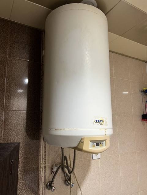 Tesy divar tipli elektrik su qızdırıcısı (vertikal silindrik model) — Баку