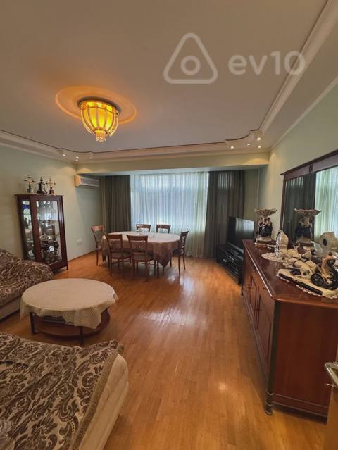 4 otaqlı mənzil, 130 m², Abbas Mirzə Şərifzadə küç — Baku