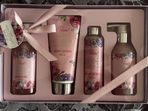 Kosmetik dəst, 4 məhsul, Yeni, Ünvandan götürmə, Pulsuz çatdırılma, Rayonlara çatdırılma — 19 ₼ · Баку · Kosmetik və parfüm dəstləri Kosmetik dəst, 4 məhsul, Yeni, Ünvandan götürmə, Pulsuz çatdırılma, Rayonlara çatdırılma — Баку