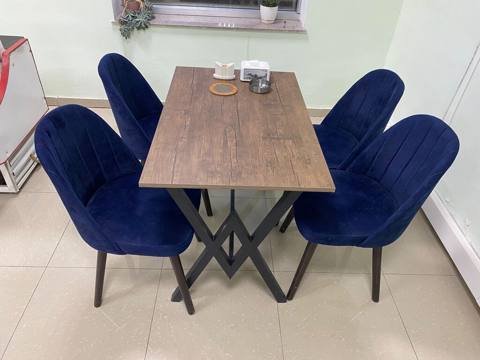 Masa dəsti satılır 190₼.4 oturcağı var.(iki dəst var). Ünvan — Дигях