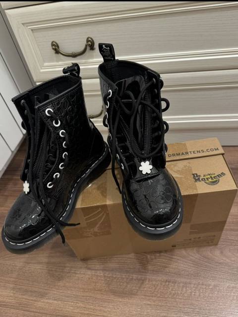 Dr. Martens qara lakli qadın/uni seks botları - Model: Dr. Martens — Kiyim, poyabzal, aksessuarlar