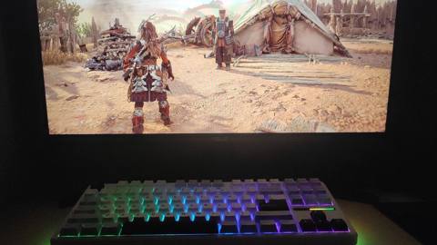 ASUS TUF Gaming monitor. Monitorun üzərində ASUS loqosu, HDMI və AMD — კომპიუტერები და ლეპტოპები