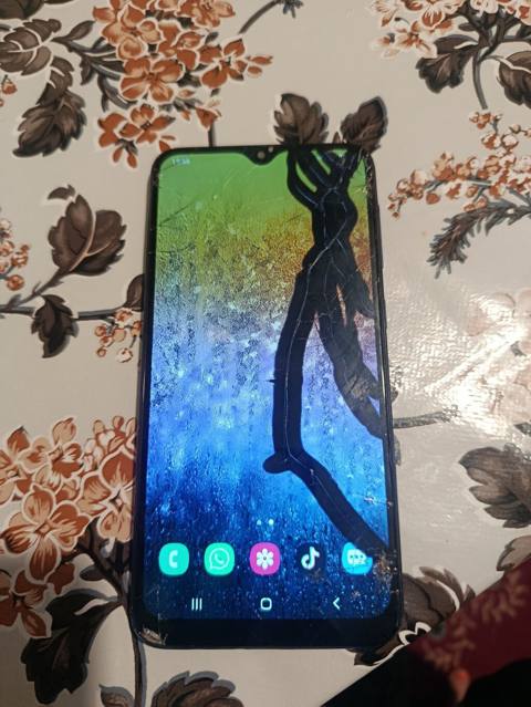 Samsung Galaxy A10, Qırıq — Smartfonlar