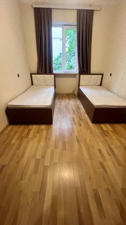 Nerimanov rayonu parkin yaninda ev kiraye verilir — Real estate