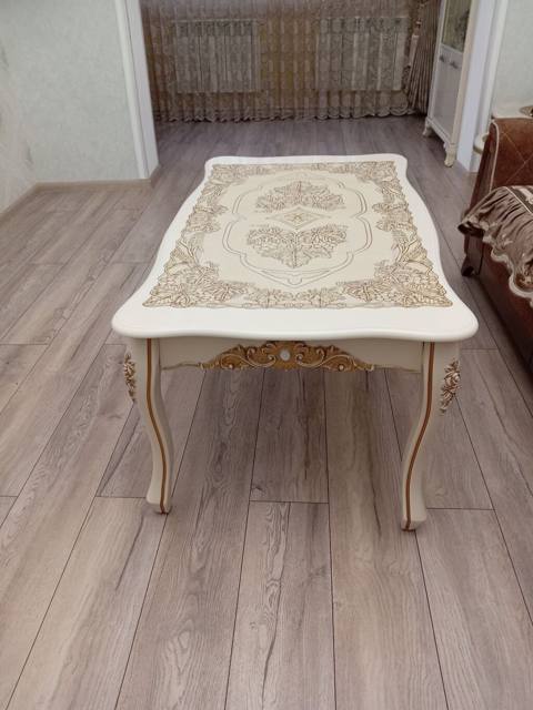 Klassik üslubda dekorativ çay/oturma otağı masası - Rəng: krem-ağ — 50 ₼ · Mingəçevir · Salon mebeli Klassik üslubda dekorativ çay/oturma otağı masası - Rəng: krem-ağ — Mingəçevir