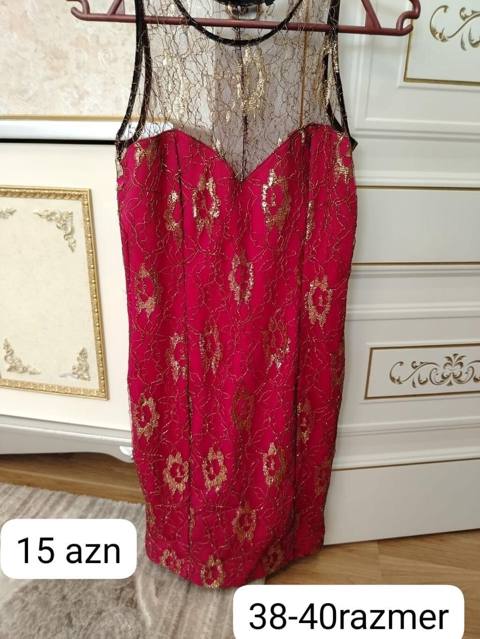 Qırmızı rəngdə, üzəri qızılı naxışlı, sinə hissəsi korset kəsimli — 15 ₼ · Дигях · Axşam paltarları Qırmızı rəngdə, üzəri qızılı naxışlı, sinə hissəsi korset kəsimli — Дигях