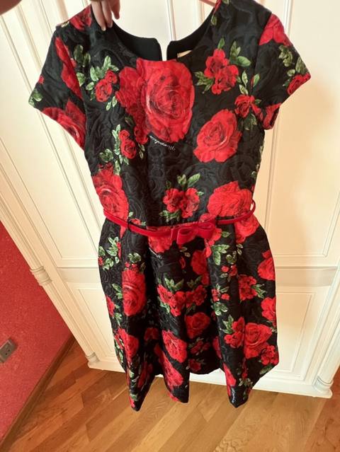 Monnalisa brendi 11 yaş 1-defe geyinilib Qara fon üzərində iri qırmızı — 100 ₼ · Баку · Axşam paltarları Monnalisa brendi 11 yaş 1-defe geyinilib Qara fon üzərində iri qırmızı — Баку