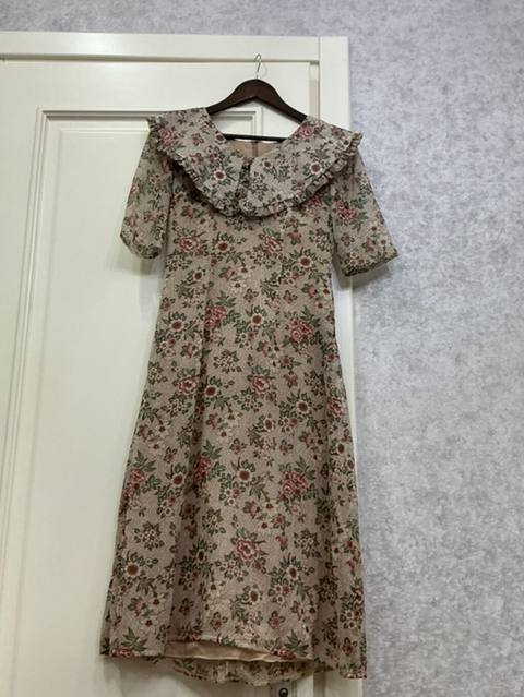 Vintage üslubda qadın paltarı - Model: A-kəsimli, dizdən aşağı — 20 ₼ · Baku · Şəxsi əşyalar Vintage üslubda qadın paltarı - Model: A-kəsimli, dizdən aşağı — Baku