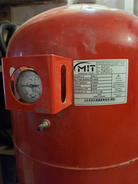 Bak, Metal, 100 l l, İşlənmiş — 145 ₼ · Digah · Su çənləri, kanisterləri, bochkalar Bak, Metal, 100 l l, İşlənmiş — Digah
