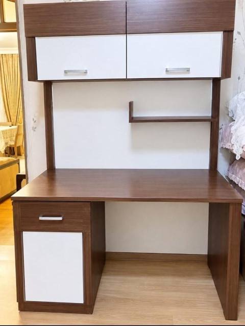Oğlan və qız üçün, İşlənmiş, Yazı masası — Баку