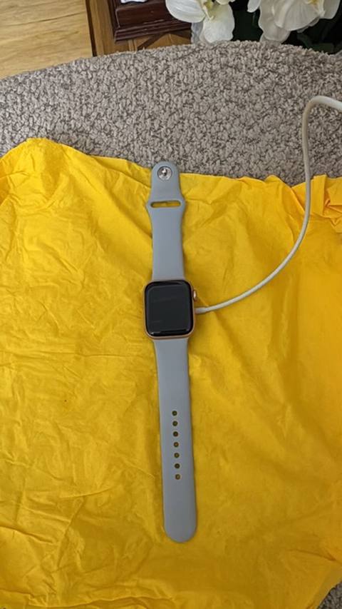 Salam Apple Watch se 40 mm rose gold satilir.Yeni kimidir 1 ay — 99 ₼ · Bakı · Ağıllı saatlar Salam Apple Watch se 40 mm rose gold satilir.Yeni kimidir 1 ay — Bakı